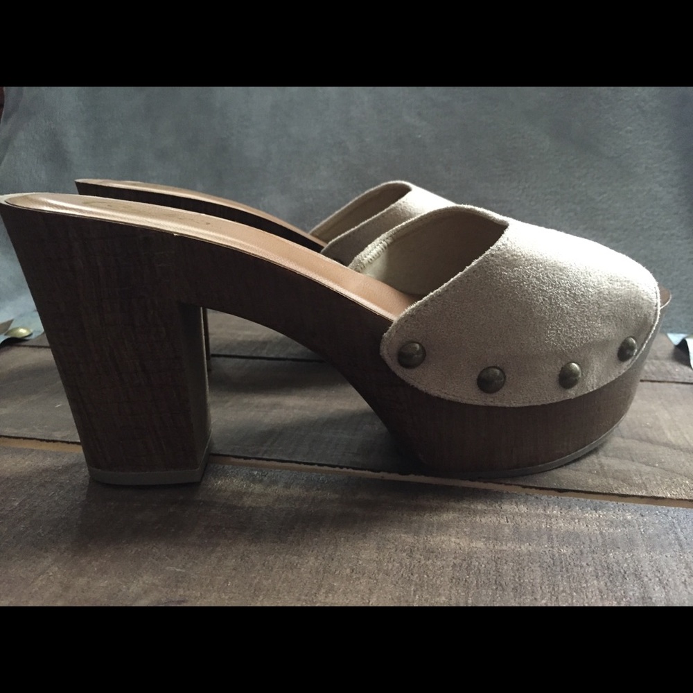 Candie’s Wood Style Opened Toe Clogs